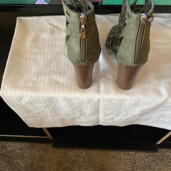 WOMEN SHOES - Picture 3 of 3